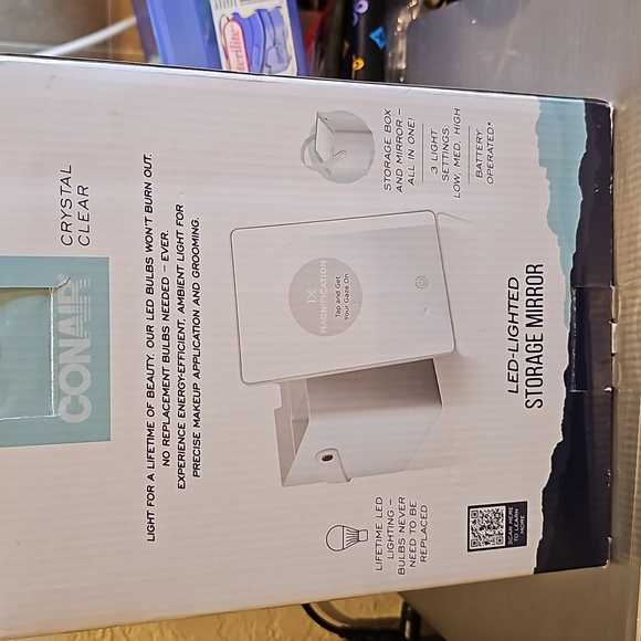 Conair - Crystal Clear LED Makeup Storage Mirror Case - Picture 6 of 10